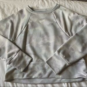Cropped Nike Crewneck